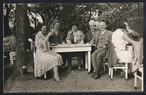 Foto-AK Alf /Bullay, Gasthaus an der Marienburg-Mosel, Gäste im Garten 1929