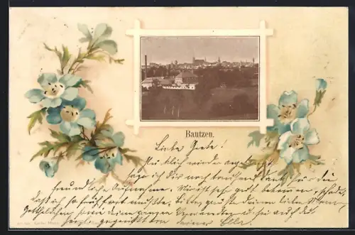 AK Bautzen, Ortsansicht umgeben von blauen Blumen