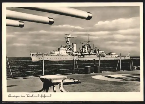 AK Kreuzer im Verband fahrend, Kampfschiffe der Kriegsmarine in Formation