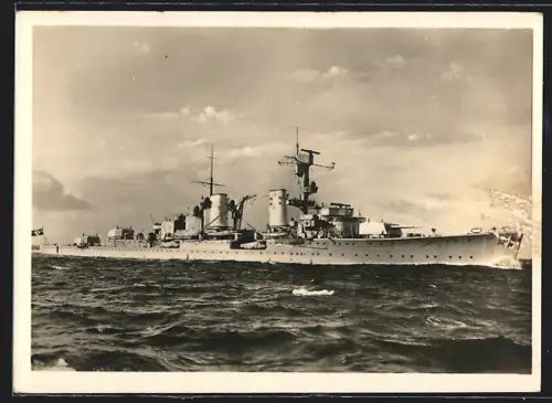 AK Leichter Kreuzer der Kriegsmarine auf hoher See
