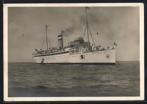 AK Passagierschiff Kaiser d. Hapag-Seebäderdienstes GmbH vor Anker
