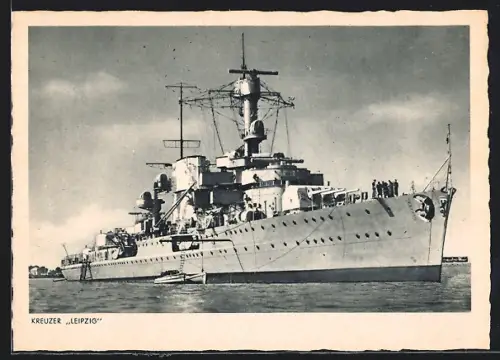 AK Kriegsmarine-Kreuzer Leipzig vor Küste