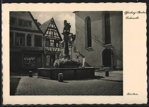 AK Offenburg /Baden, Fischmarkt, Brunnen, Café, Fachwerkhaus