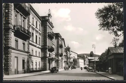AK Bad Kissingen, Kurhausstrasse mit Passanten