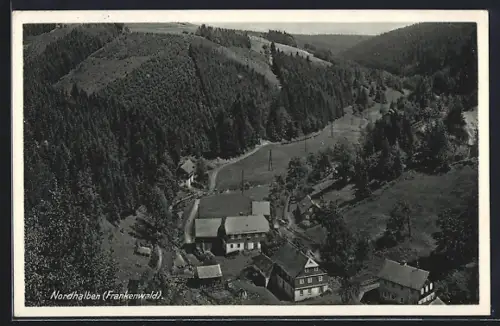AK Nordhalben /Frankenwald, Ortsansicht im Tal mit umliegenden Wäldern