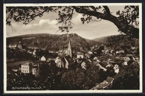 AK Stromberg /Hunsrück, Ortsansicht mit Kirche und umliegenden Häusern