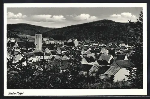 AK Rieden /Eifel, Ortsansicht mit Kirche und umliegenden Häusern
