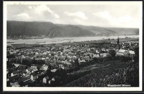 AK Rheinbrohl /Rhein, Ortsansicht mit Kirche und Rhein