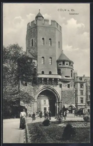 AK Cöln a. Rh., Passanten am Severintor