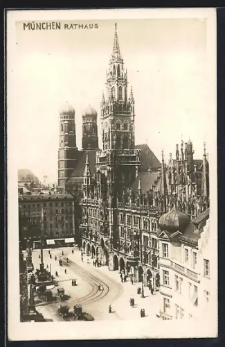 AK München, Das Rathaus mit Blick zur Kirche