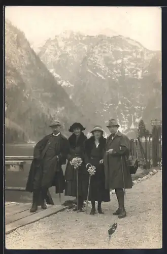 Foto-AK Königssee /Obb., Zwei Paare am See