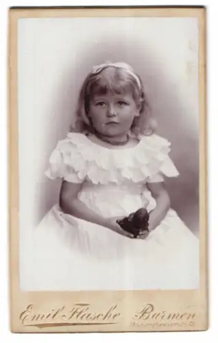 Fotografie Emil Flasche, Barmen, Heckinghauser-Strasse 19, Paula Dudd als junges Mädchen