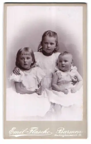 Fotografie Emil Flasche, Barmen, Heckinghauser-Str. 19, Emmi S., Gertrud R. Gustanin und Dorn Schultze-Iheimer