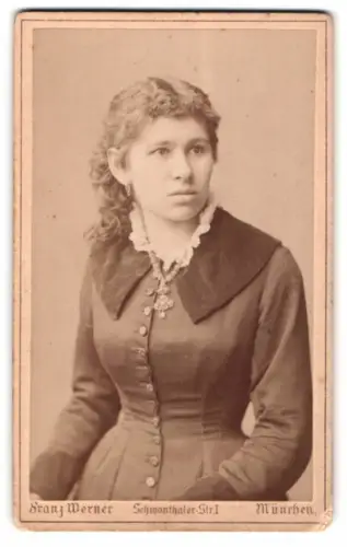 Fotografie Franz Werner, München, Schwanthaler-Str. 1, Karola Rötzer im Porträt