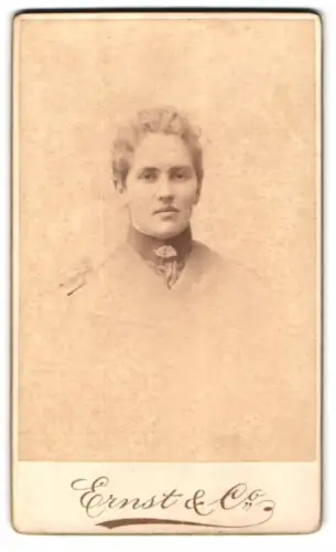 Fotografie Ernst & Co., Stockholm, Clara Bergsgatan 52A, Louisa Maria im Porträt