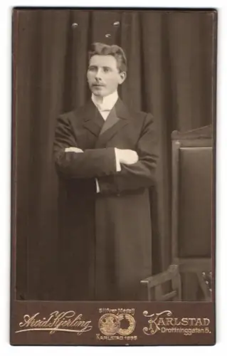 Fotografie Arvid Kjerling, Karlstad, Drottninggatan 5, Karl Rydholm im Porträt