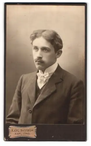 Fotografie Karl Nyström, Karlstad, Klara No 4, Drake als junger Mann