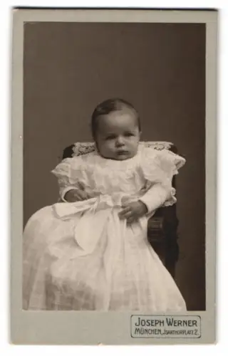 Fotografie Joseph Werner, München, Isarthorplatz 2, Max mit drei Monaten
