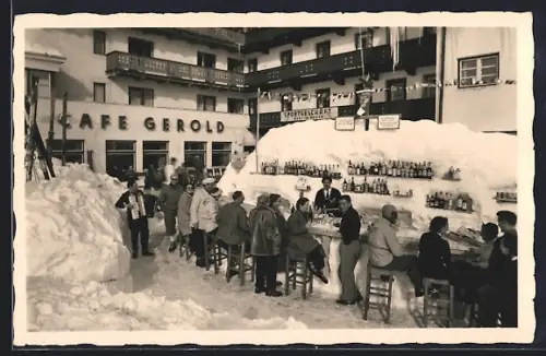 AK Hochsölden /Ötztal, Eis Bar vor dem Berghotel