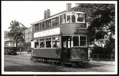 Fotografie A. M. Wright, London, englische Strassenbahn Linie 40 No. 2001, Werbung Last Tram Week
