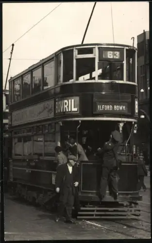 Fotografie englische Strassenbahn Linie 63, Fahrtziel Ilford Bdwy.
