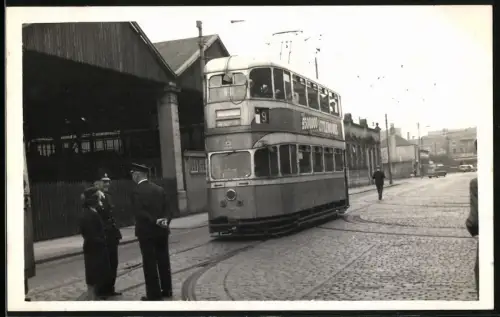 Fotografie W. P. Witherstone, London, englische Strassenbahn Linie 9, am Betriebshof