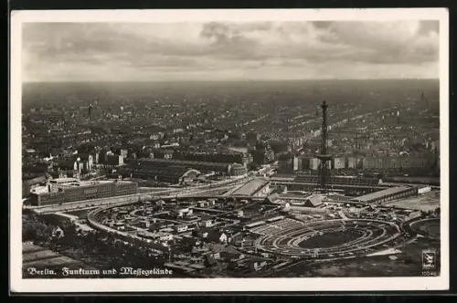 AK Berlin-Charlottenburg, Fliegeraufnahme vom Funkturm und Messeglände