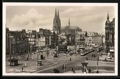AK Köln, Heumarkt mit Strassenbahnen und Blick nach dem Dom