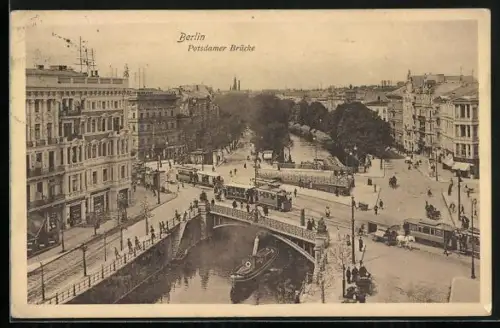 AK Berlin, Strassenbahnen passieren die Potsdamer Brücke