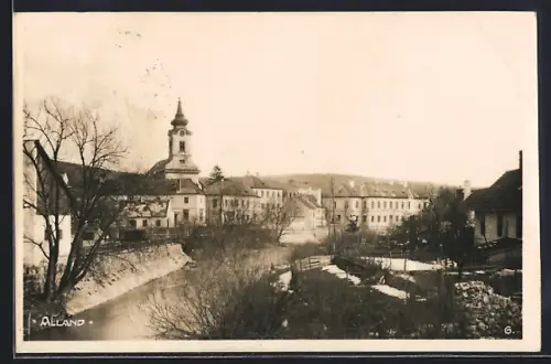 AK Alland, Ortspanorama mit Fluss im Winter aus der Vogelschau