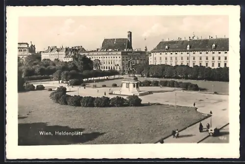 AK Wien, Heldenplatz mit Denkmal