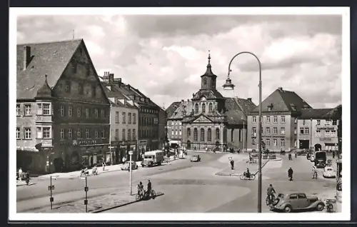 AK Bayreuth, Marktplatz mit Autos u. Fahrradfahrern
