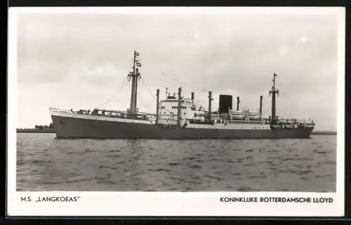 AK Handelsschiff MS Langkoeas auf See