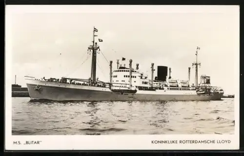 AK Handelsschiff MS Blitar auf See