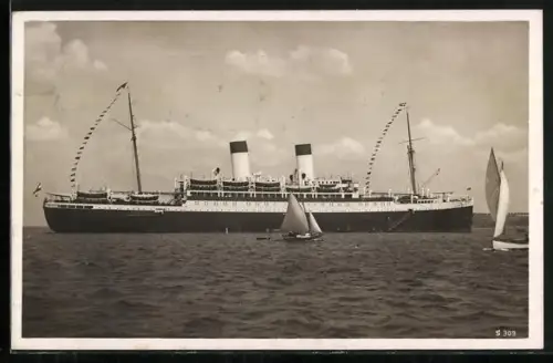 AK MS Monte Olivia auf der See, Passagierschiff