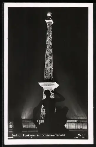 AK Berlin, Funkturm im Scheinwerferlicht