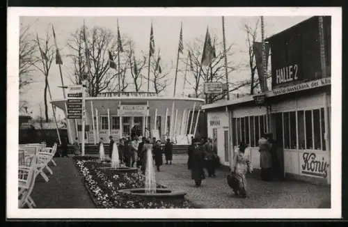 Foto-AK Berlin, Halle 2 und Reisebüro auf dem Ausstellungsgelände
