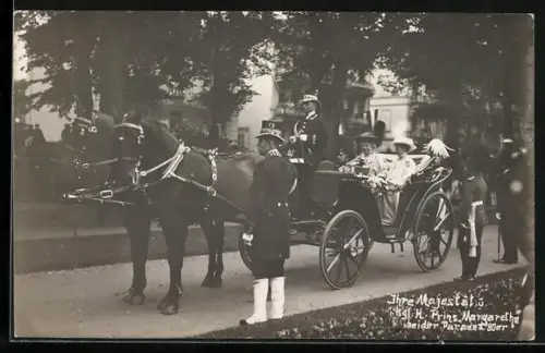 AK Landgräfin Margarethe von Hessen-Darmstadt in einer Kutsche bei der Parade der 80er