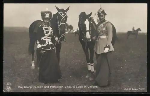 AK Kronprinzessin und Prinzessin Viktoria Luise in Uniform