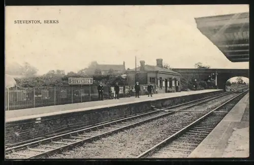 AK Steventon /Berks, View of the Tracks in the Station