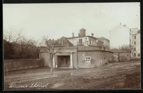 Foto-AK Wien, Wiedener Schlössl von der Strasse aus