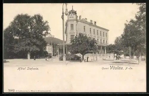 AK Vöslau /N.-Oe., Hotel Stefanie mit Strassenpartie