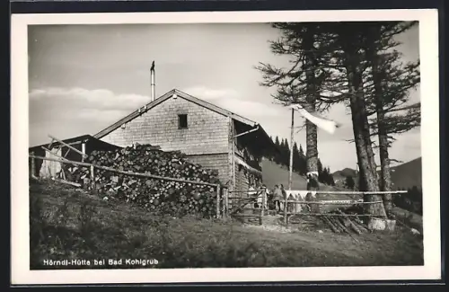 AK Bad Kohlgrub, Gasttätte Hörndl-Hütte, Seitenansicht mit Gästegruppe