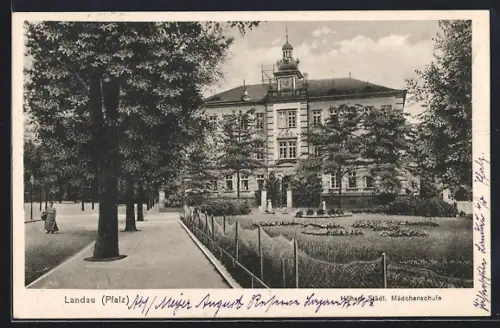 AK Landau /Pf., Höhere Städt. Mädchenschule mit Anlagen u. Strasse