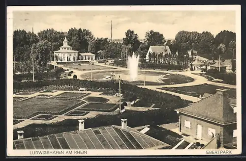 AK Ludwigshafen a. Rh., Ebertpark mit Gebäuden u. Springbrunnen