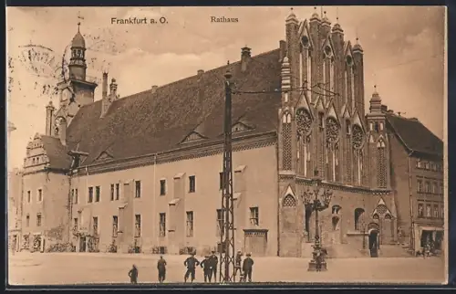 AK Frankfurt a. O., Rathaus mit Strassenpartie