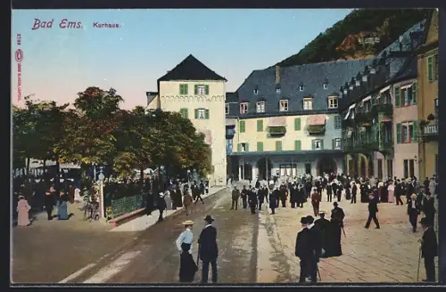 AK Bad Ems, Gäste flanieren vor dem Kurhaus