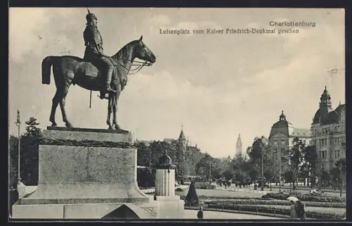 AK Berlin-Charlottenburg, Luisenplatz vom Kaiser Friedrich-Denkmal