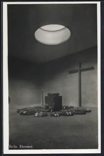 AK Berlin, Ehrenmal Unter den Linden mit Kränzen