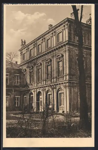 AK Rastatt, Rastatter Schloss, Gartenhof mit Corps de logis